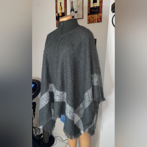 CAPE EXCELLENT CONDITIONS ONE SIZE - Picture 5 of 8